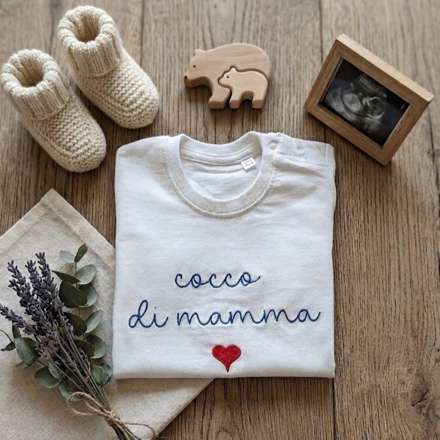 T-Shirt o body personalizzata con ricamo nome o frase
